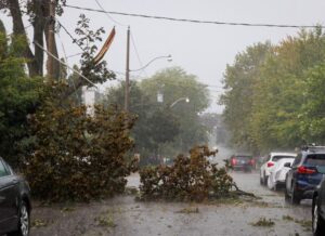Severe storm hits Toronto, leaving thousands without power